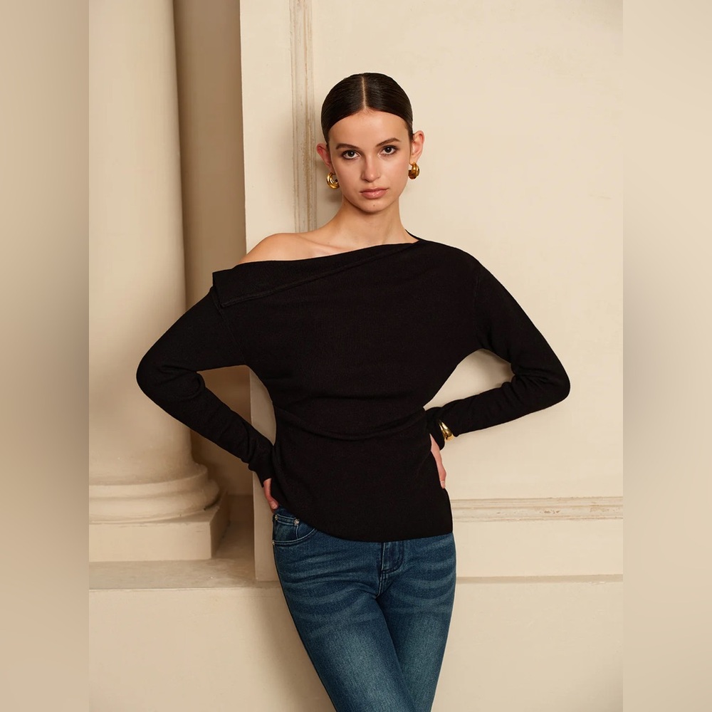 Commense Asymmetrical Pleated Stretch Sweater - size Medium